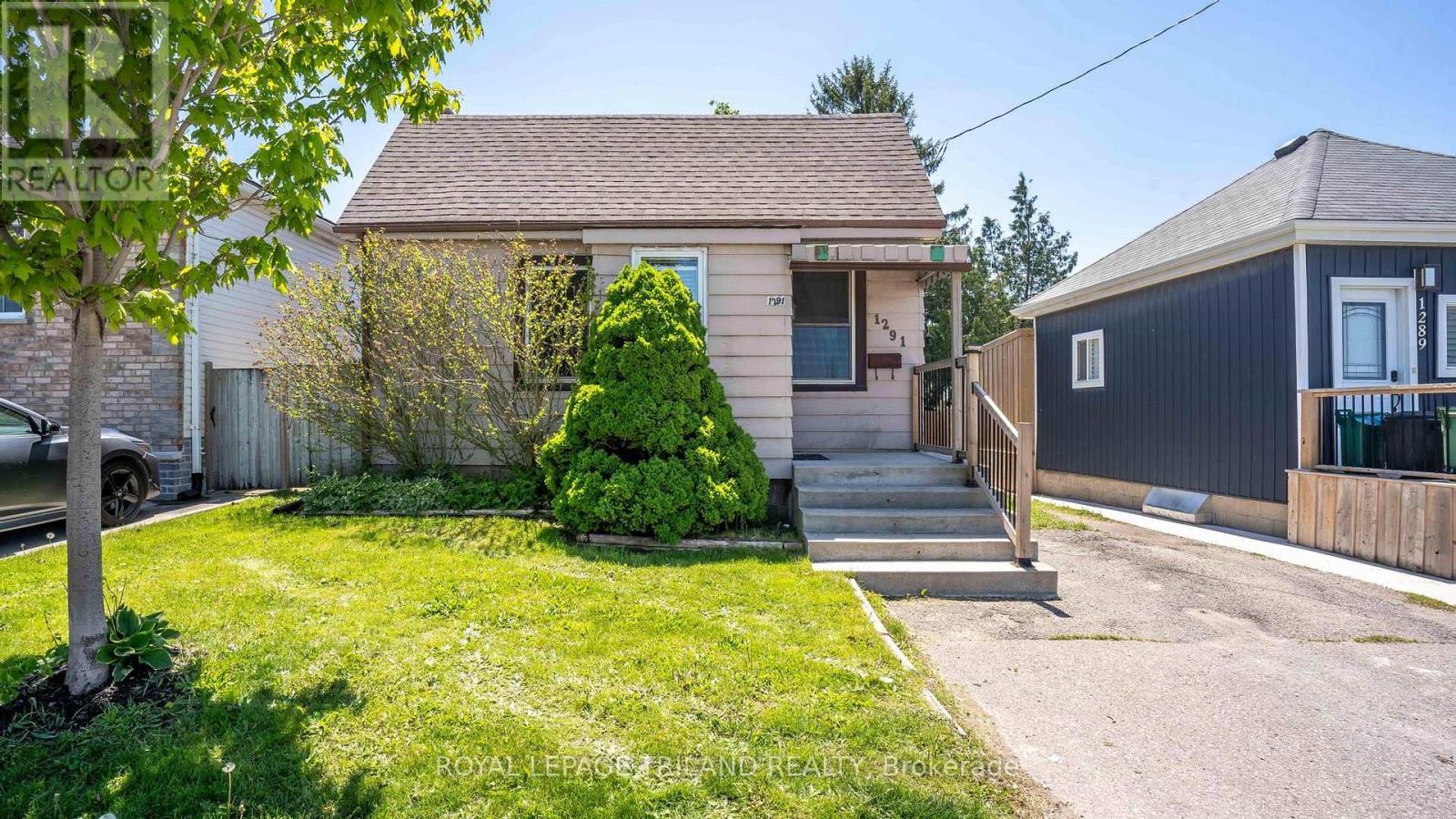 Front steps are in great shape - 1291 Trafalgar Street, London East (East M), ON - Outdoor