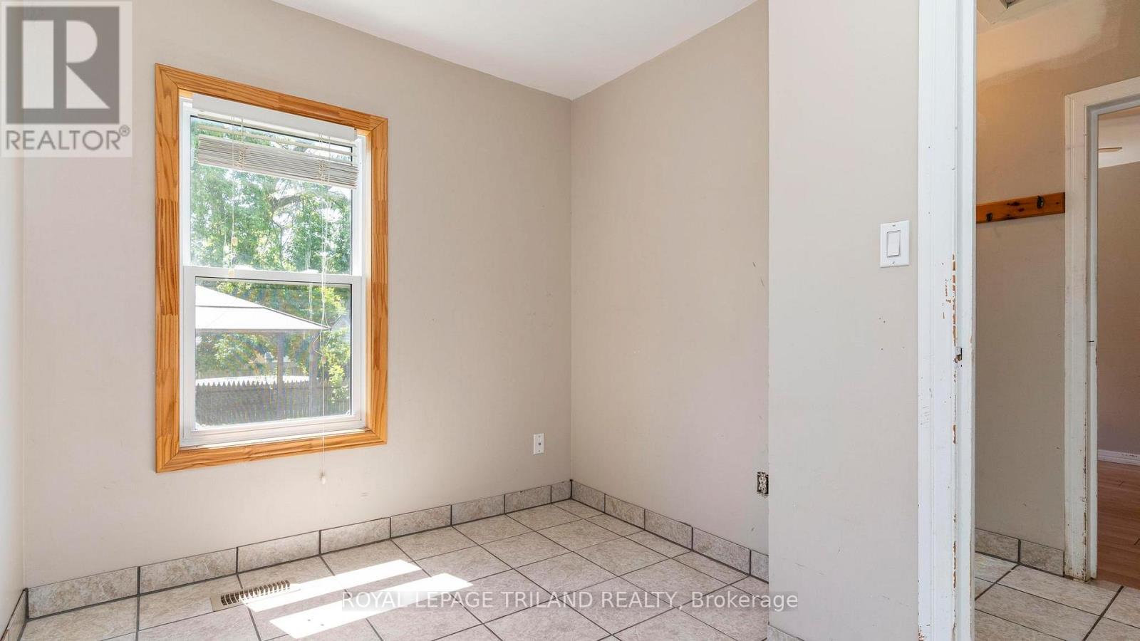 2nd lower level den with window and closet - 1291 Trafalgar Street, London East (East M), ON - Indoor Photo Showing Other Room