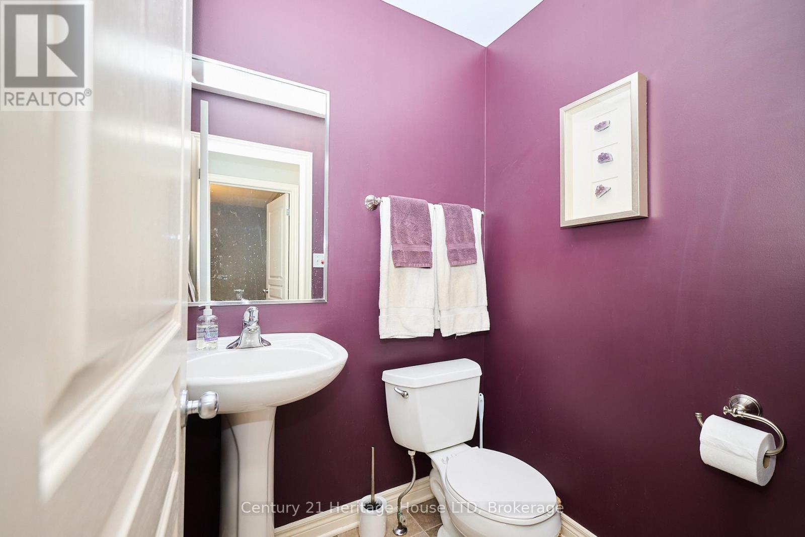 4 Arlene Street, St. Catharines (Rykert/Vansickle), ON - Indoor Photo Showing Bathroom