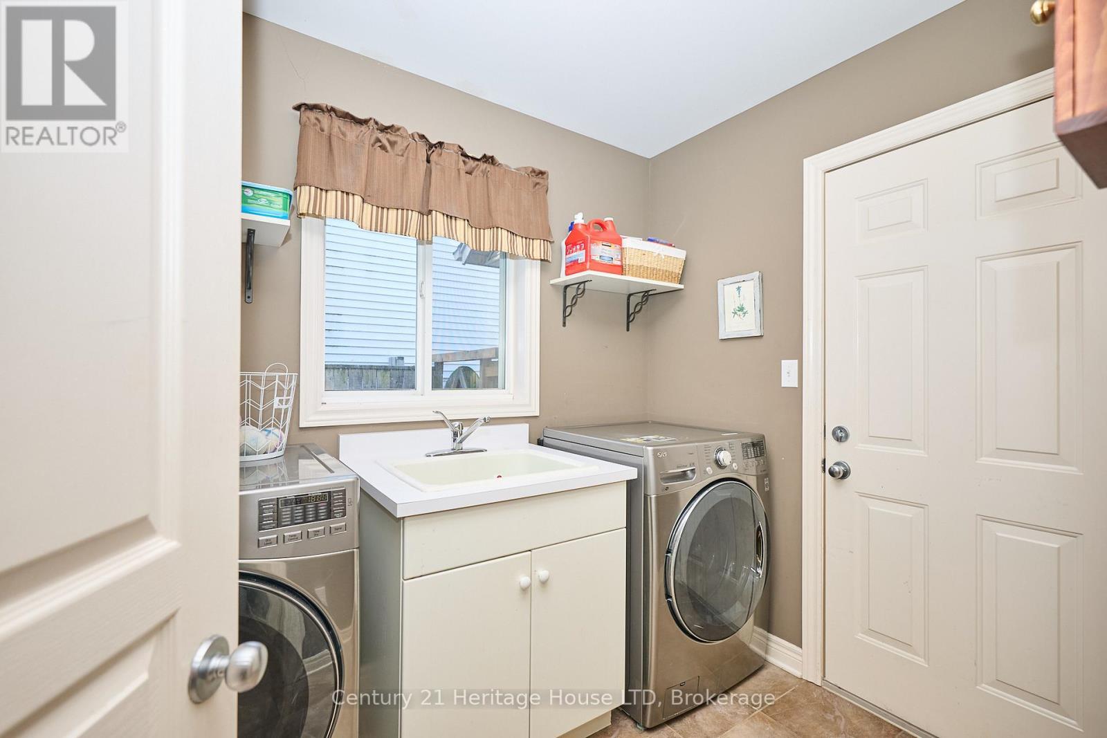 4 Arlene Street, St. Catharines (Rykert/Vansickle), ON - Indoor Photo Showing Laundry Room