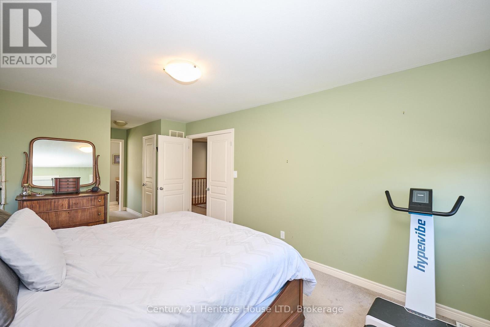 4 Arlene Street, St. Catharines (Rykert/Vansickle), ON - Indoor Photo Showing Bedroom