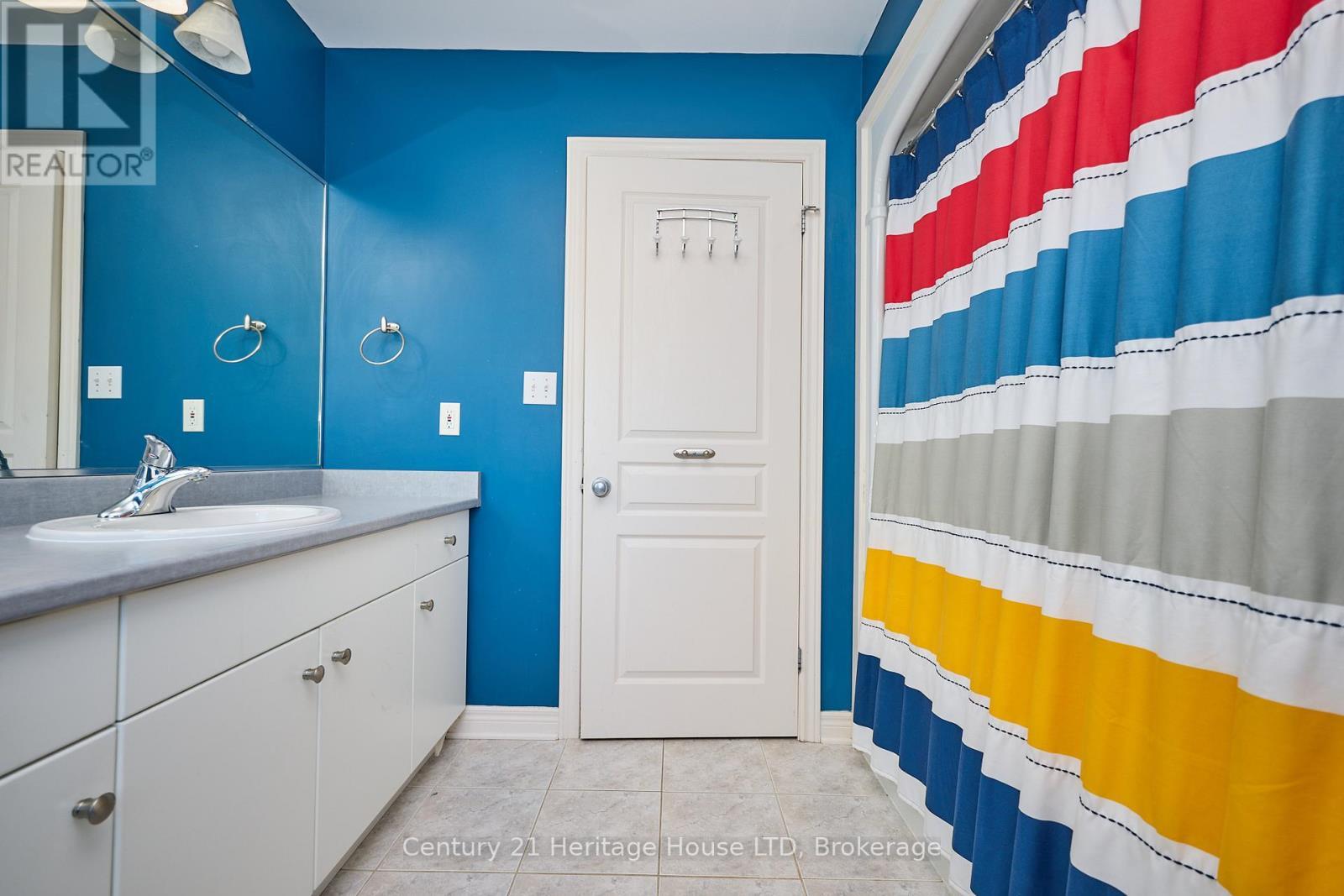 4 Arlene Street, St. Catharines (Rykert/Vansickle), ON - Indoor Photo Showing Bathroom