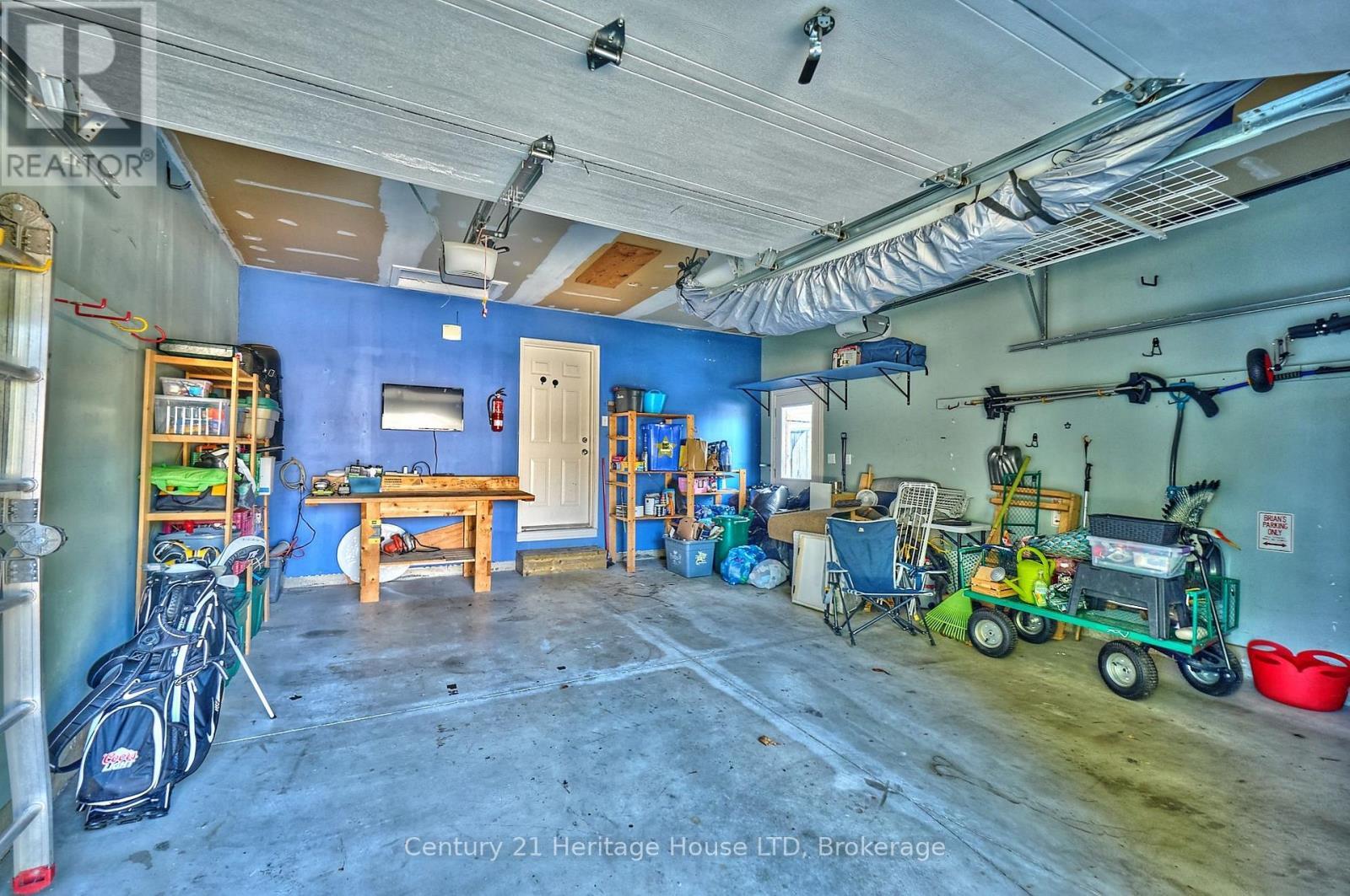 4 Arlene Street, St. Catharines (Rykert/Vansickle), ON - Indoor Photo Showing Garage