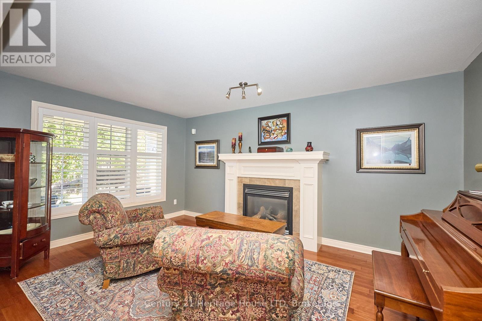 4 Arlene Street, St. Catharines (Rykert/Vansickle), ON - Indoor With Fireplace