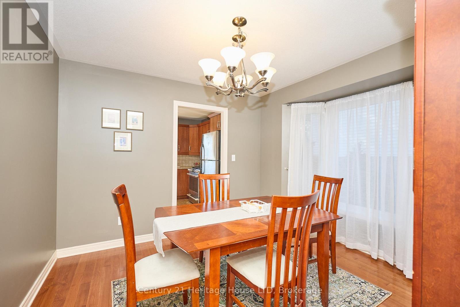 4 Arlene Street, St. Catharines (Rykert/Vansickle), ON - Indoor Photo Showing Dining Room