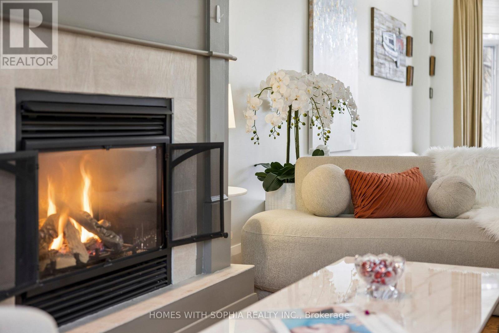 162 Glenvale Boulevard, Toronto, ON - Indoor Photo Showing Living Room With Fireplace