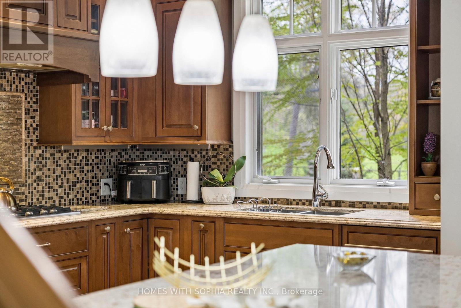 Kitchen - 162 Glenvale Boulevard, Toronto, ON - Indoor Photo Showing Kitchen With Double Sink