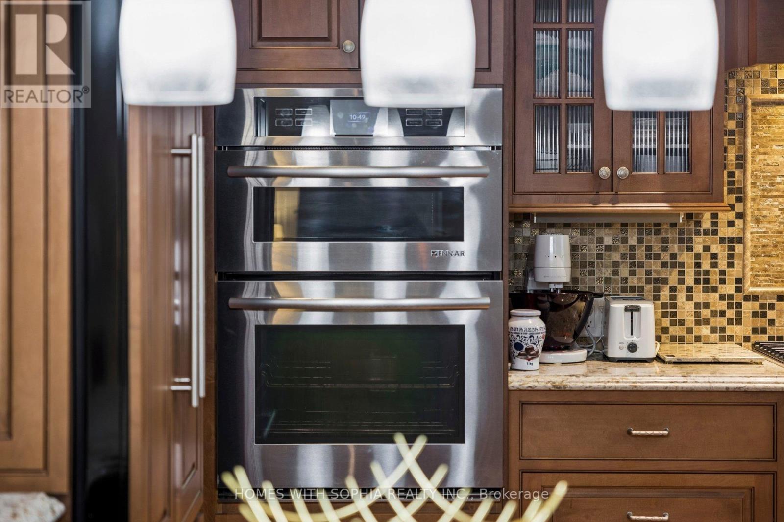 Integrated Microwave and Oven - 162 Glenvale Boulevard, Toronto, ON - Indoor Photo Showing Kitchen With Upgraded Kitchen