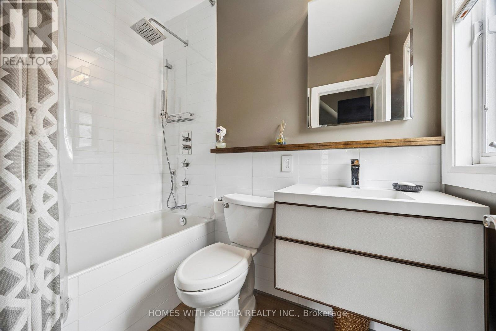 2nd Bedroom Ensuite - 162 Glenvale Boulevard, Toronto, ON - Indoor Photo Showing Bathroom