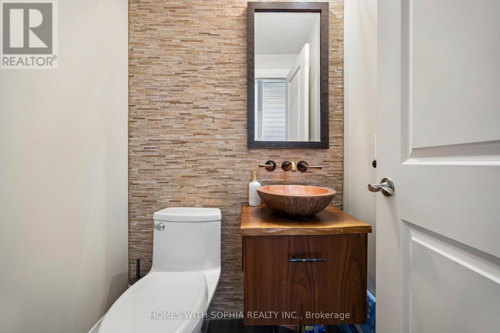 Powder room - 162 Glenvale Boulevard, Toronto, ON - Indoor Photo Showing Bathroom