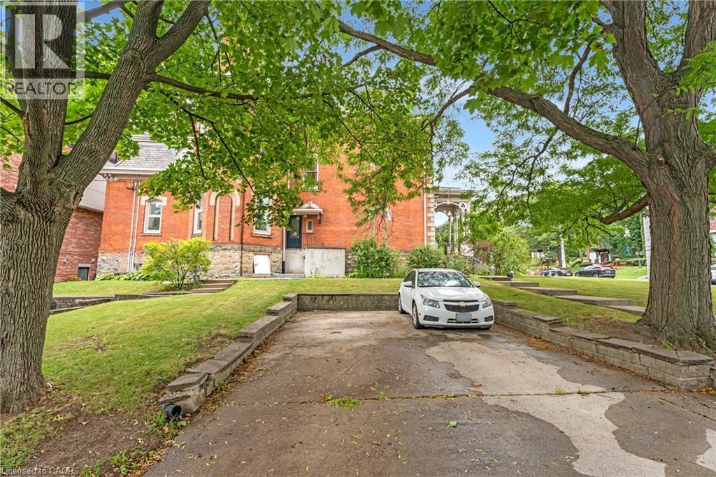 46 Herkimer Street Unit# 2, Hamilton, ON - Outdoor
