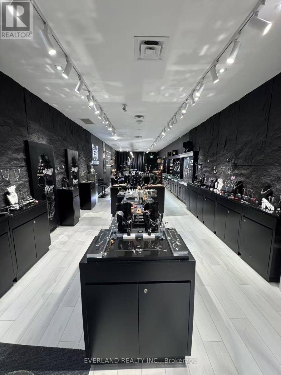 2515 Yonge Street, Toronto, ON