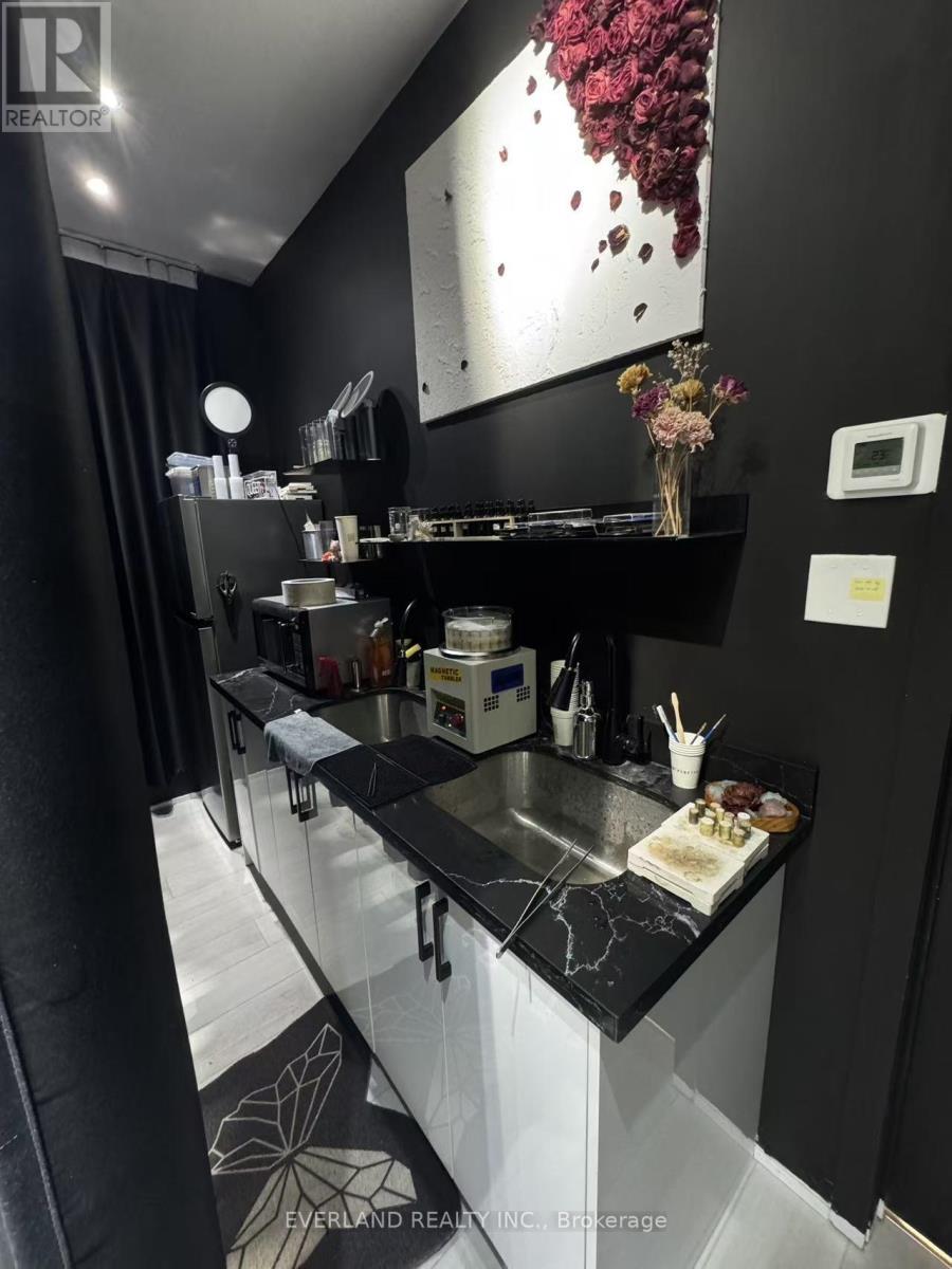 2515 Yonge Street, Toronto, ON