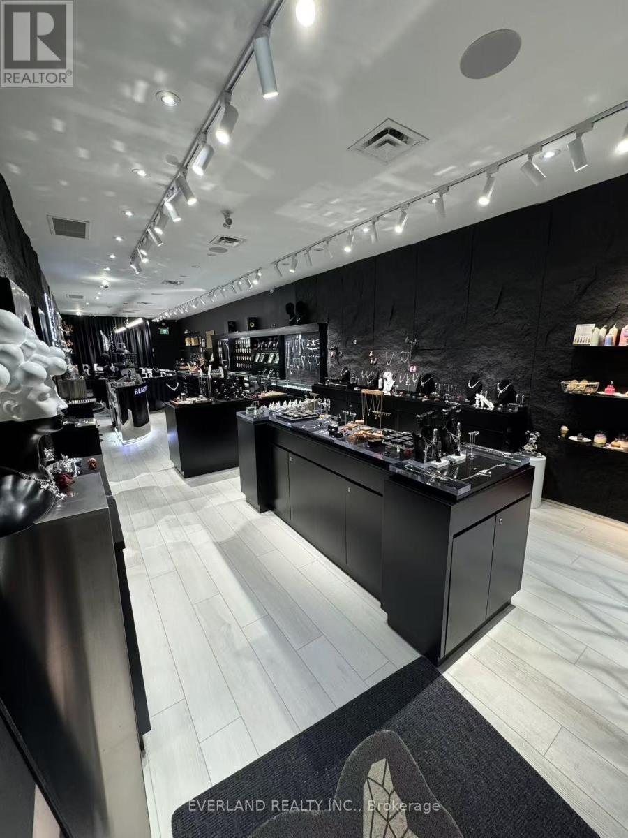 2515 Yonge Street, Toronto, ON