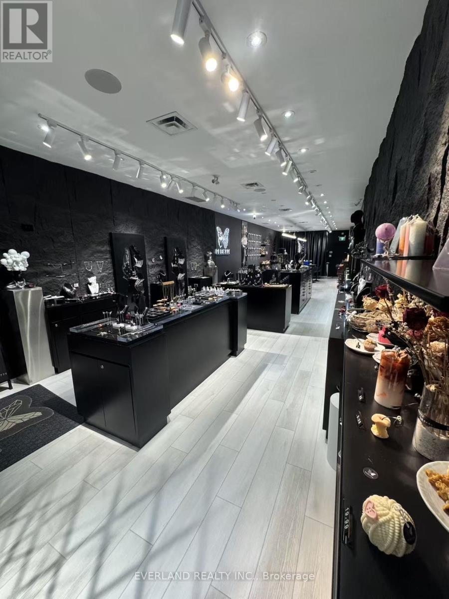 2515 Yonge Street, Toronto, ON