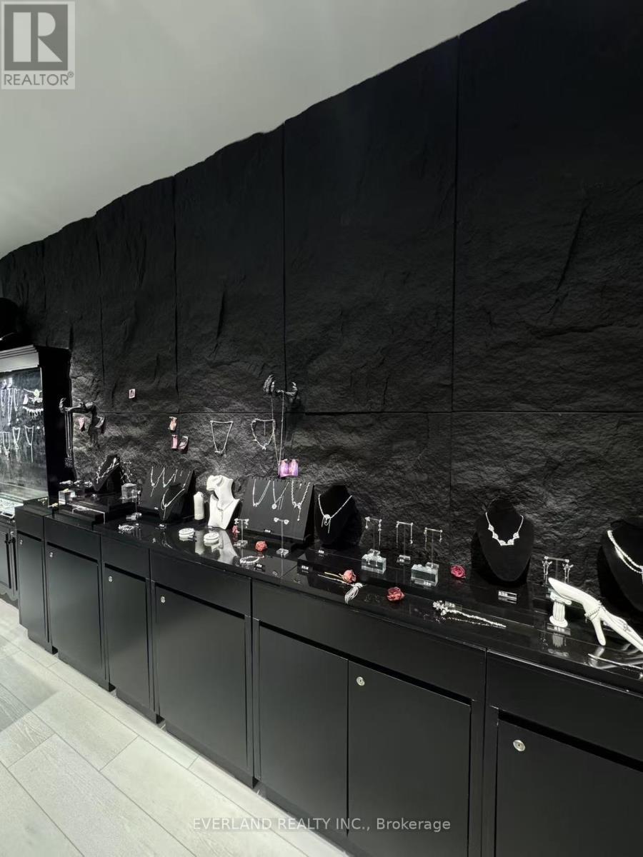2515 Yonge Street, Toronto, ON