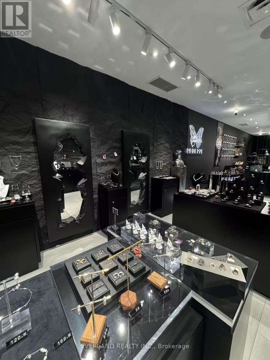 2515 Yonge Street, Toronto, ON