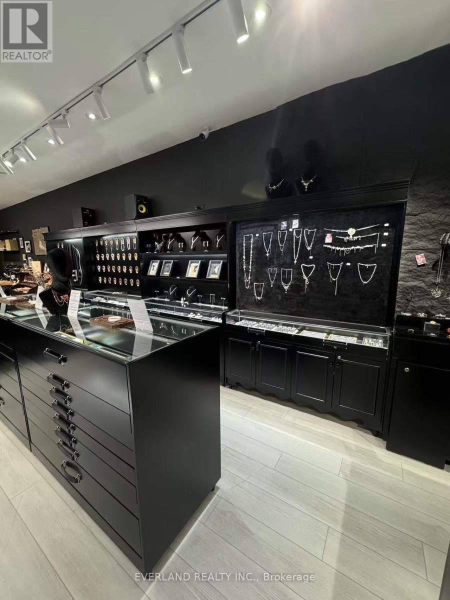 2515 Yonge Street, Toronto, ON