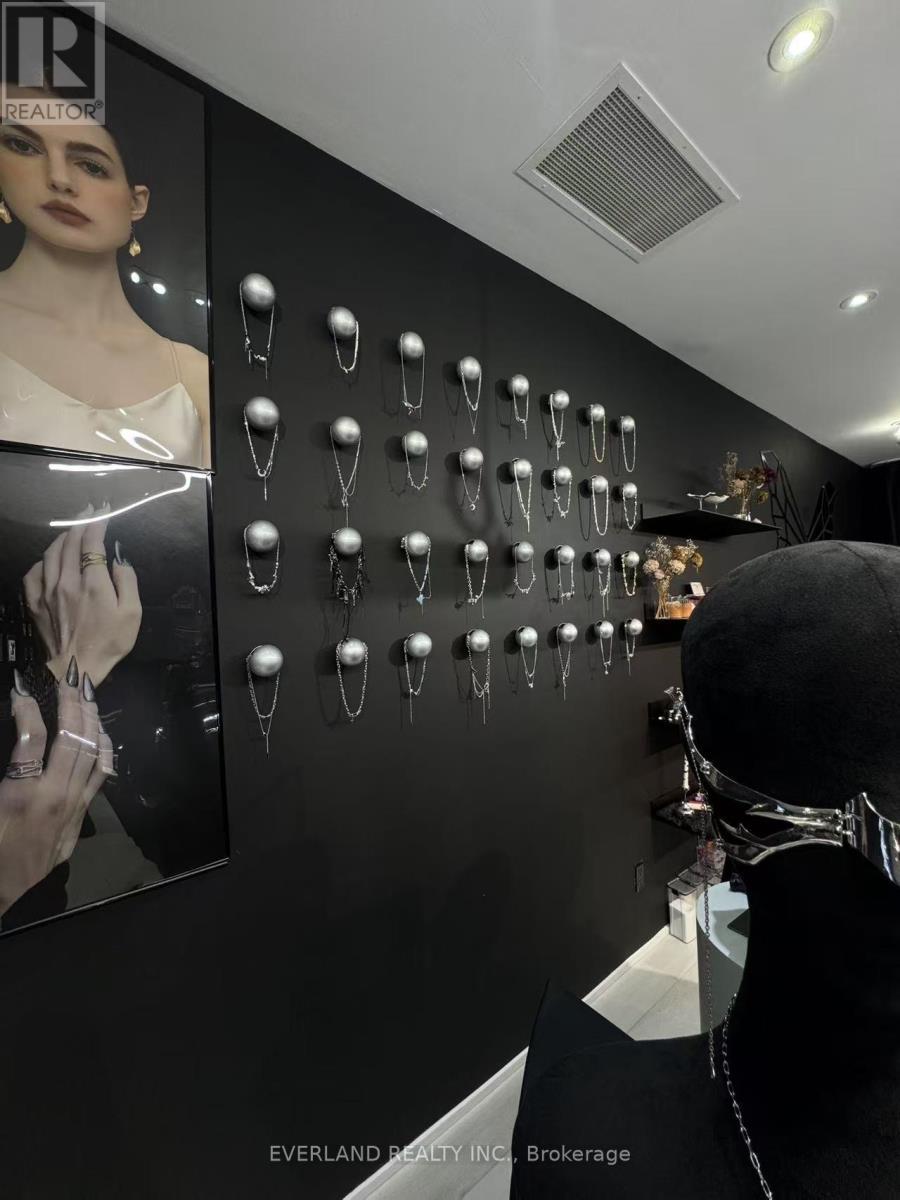 2515 Yonge Street, Toronto, ON