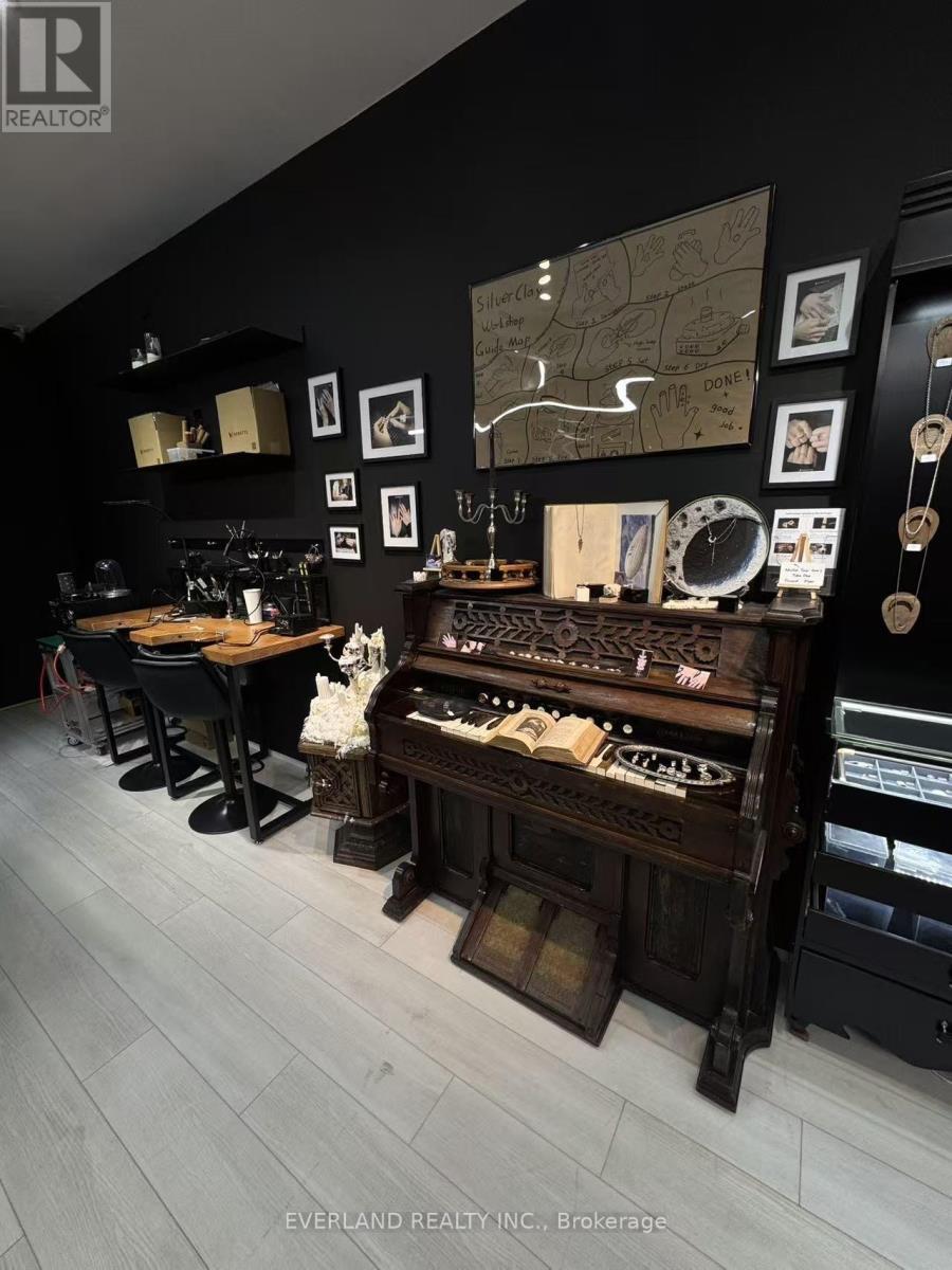 2515 Yonge Street, Toronto, ON