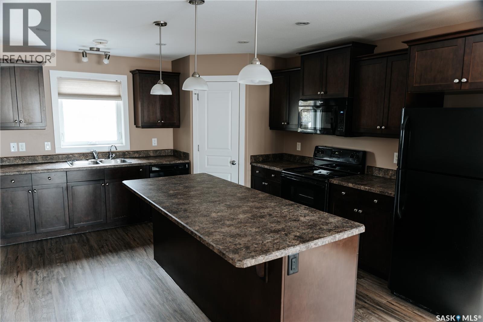 145 Mcintyre Street N, Regina, SK - Indoor Photo Showing Kitchen With Double Sink