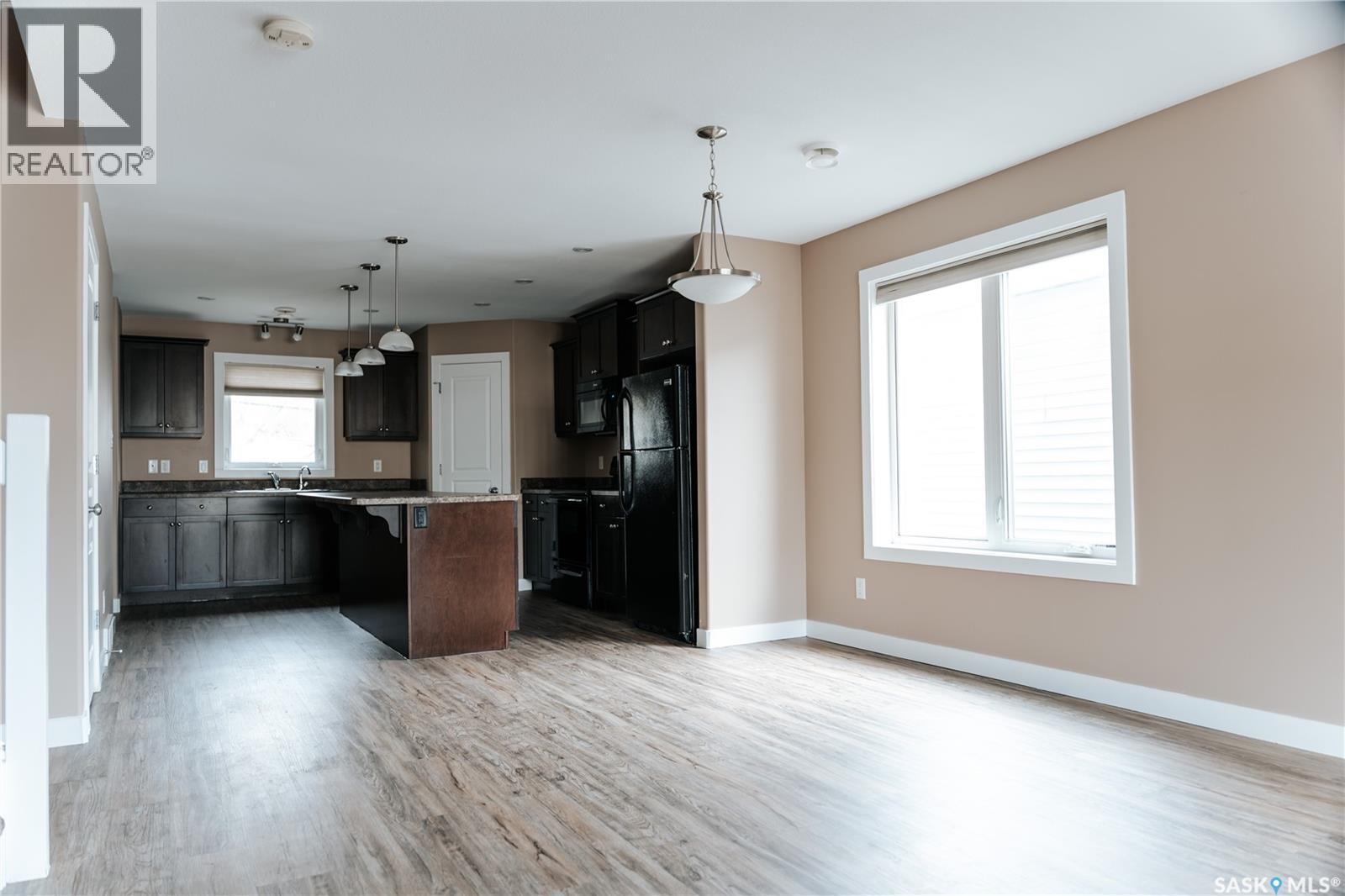 145 Mcintyre Street N, Regina, SK - Indoor Photo Showing Kitchen