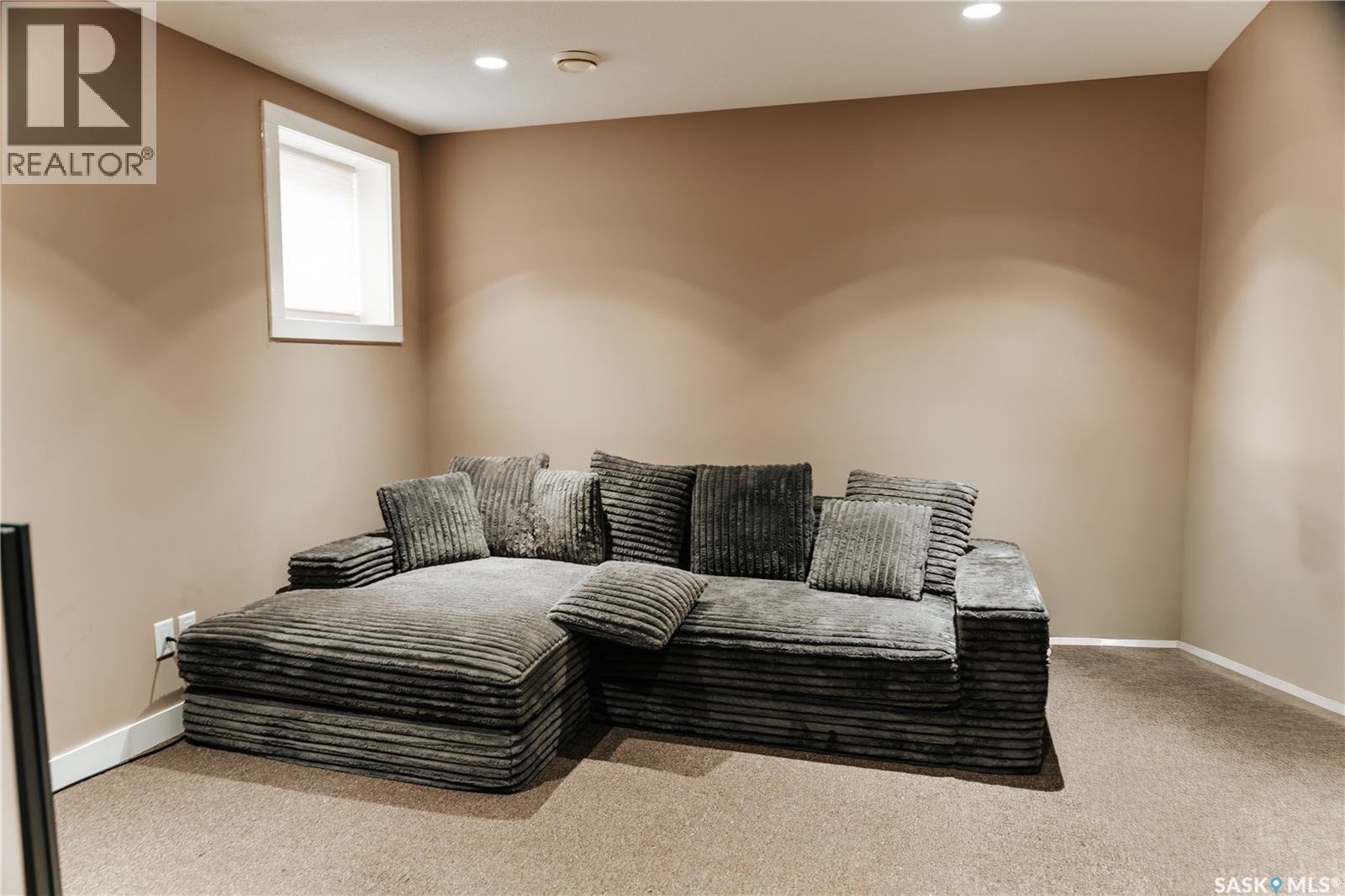 145 Mcintyre Street N, Regina, SK - Indoor