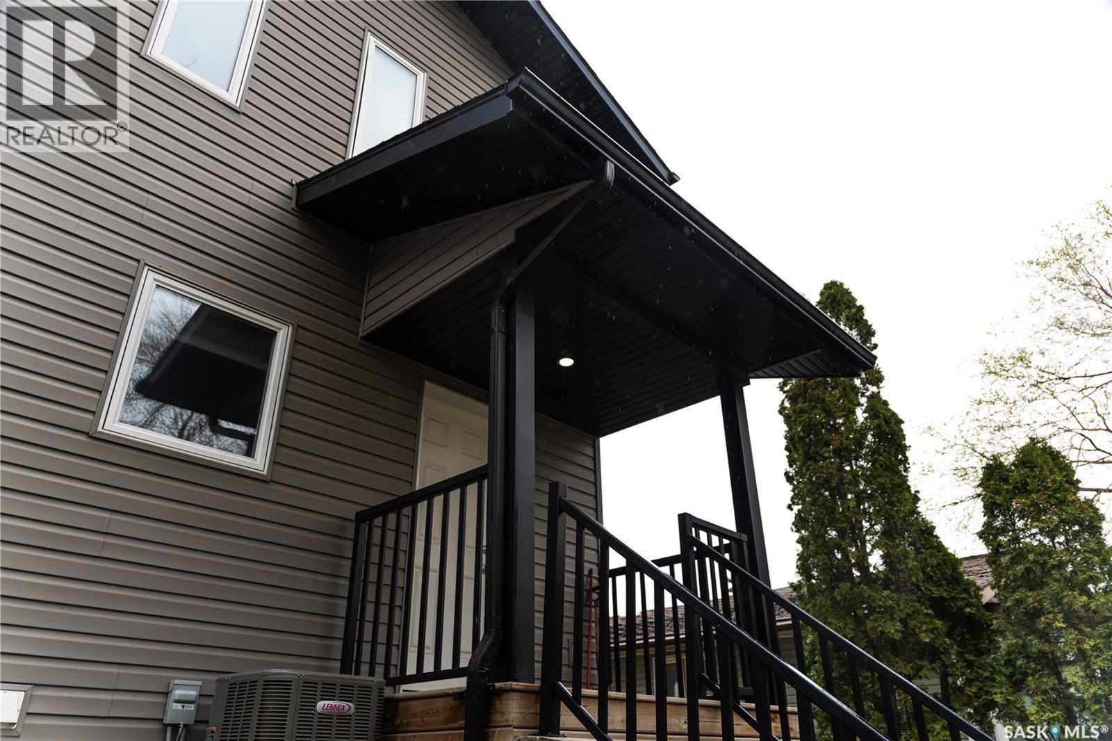 145 Mcintyre Street N, Regina, SK - Outdoor With Exterior