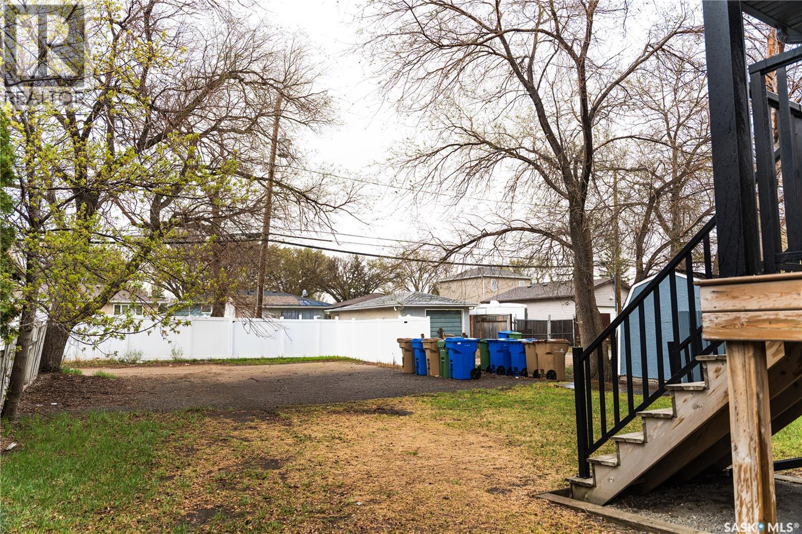 145 Mcintyre Street N, Regina, SK - Outdoor