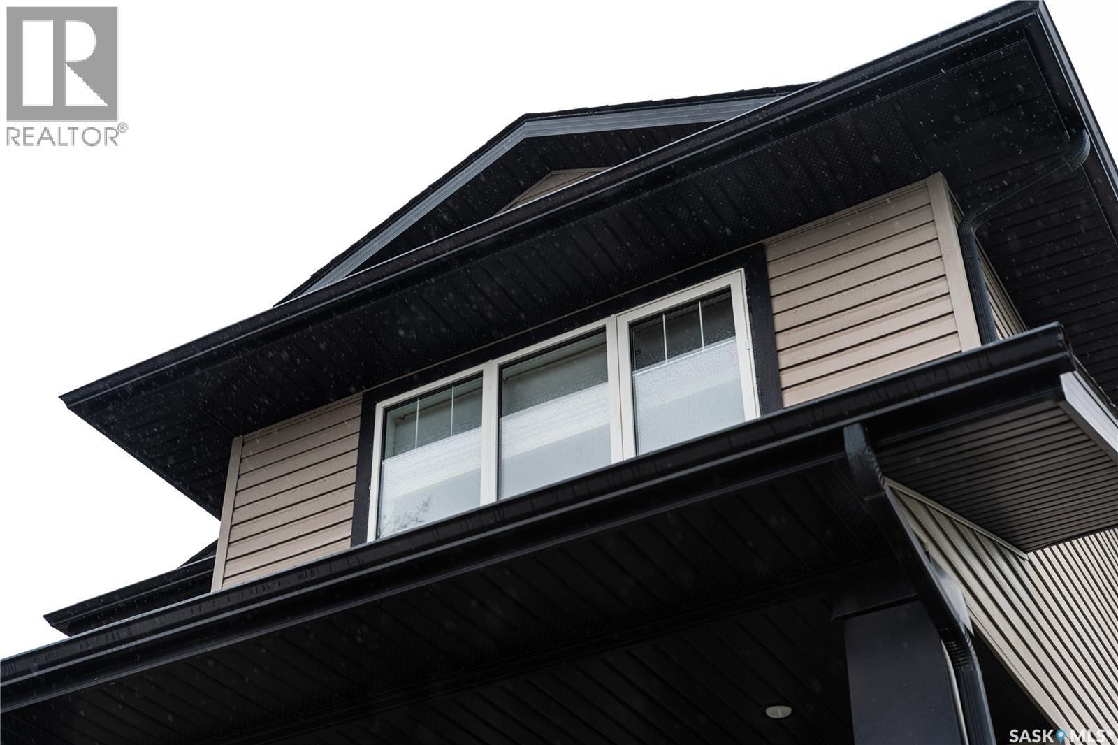 145 Mcintyre Street N, Regina, SK - Outdoor