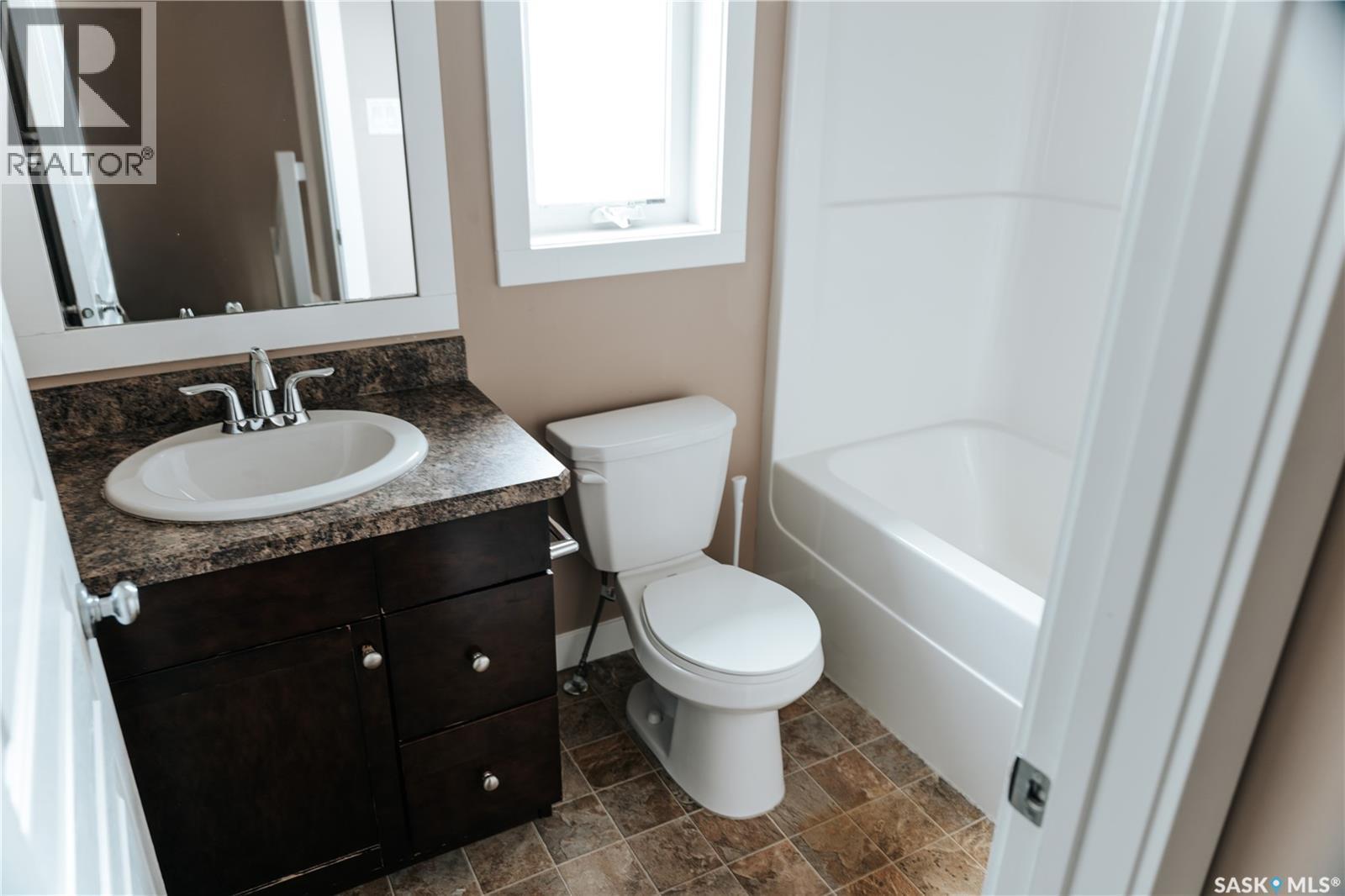 145 Mcintyre Street N, Regina, SK - Indoor Photo Showing Bathroom