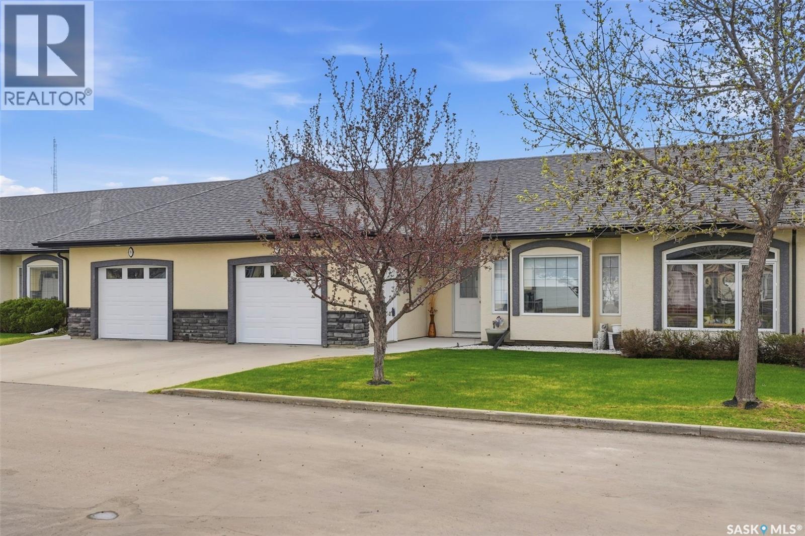 8 320 3Rd Street, Osler, SK - Outdoor With Facade