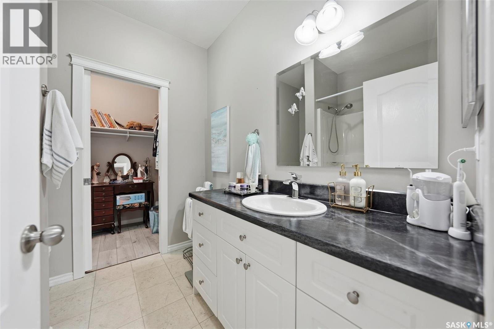 8 320 3Rd Street, Osler, SK - Indoor Photo Showing Bathroom