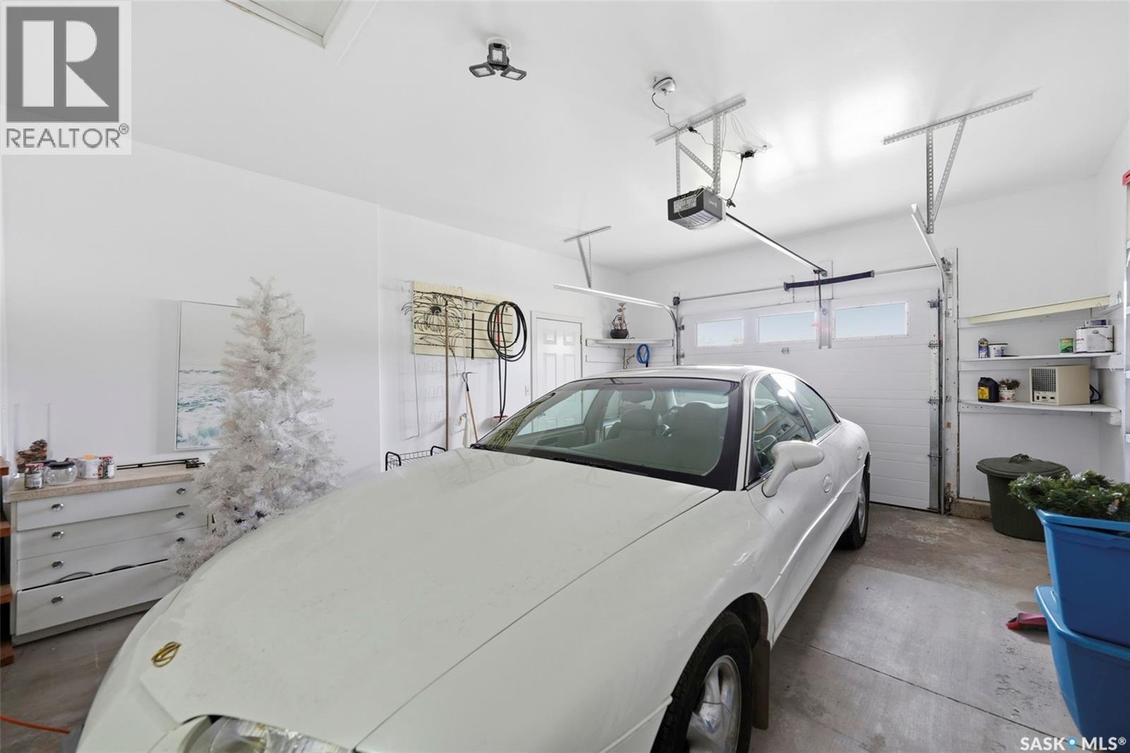 8 320 3Rd Street, Osler, SK - Indoor Photo Showing Garage
