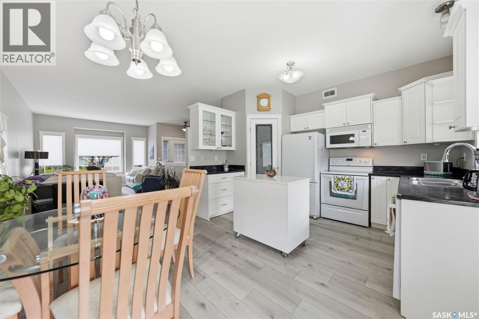 8 320 3Rd Street, Osler, SK - Indoor Photo Showing Kitchen With Double Sink