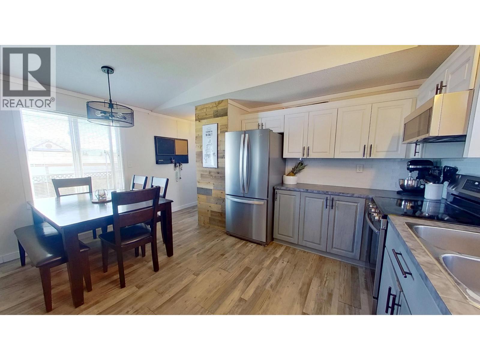 10074 99 Street, Taylor, BC - Indoor Photo Showing Kitchen With Double Sink