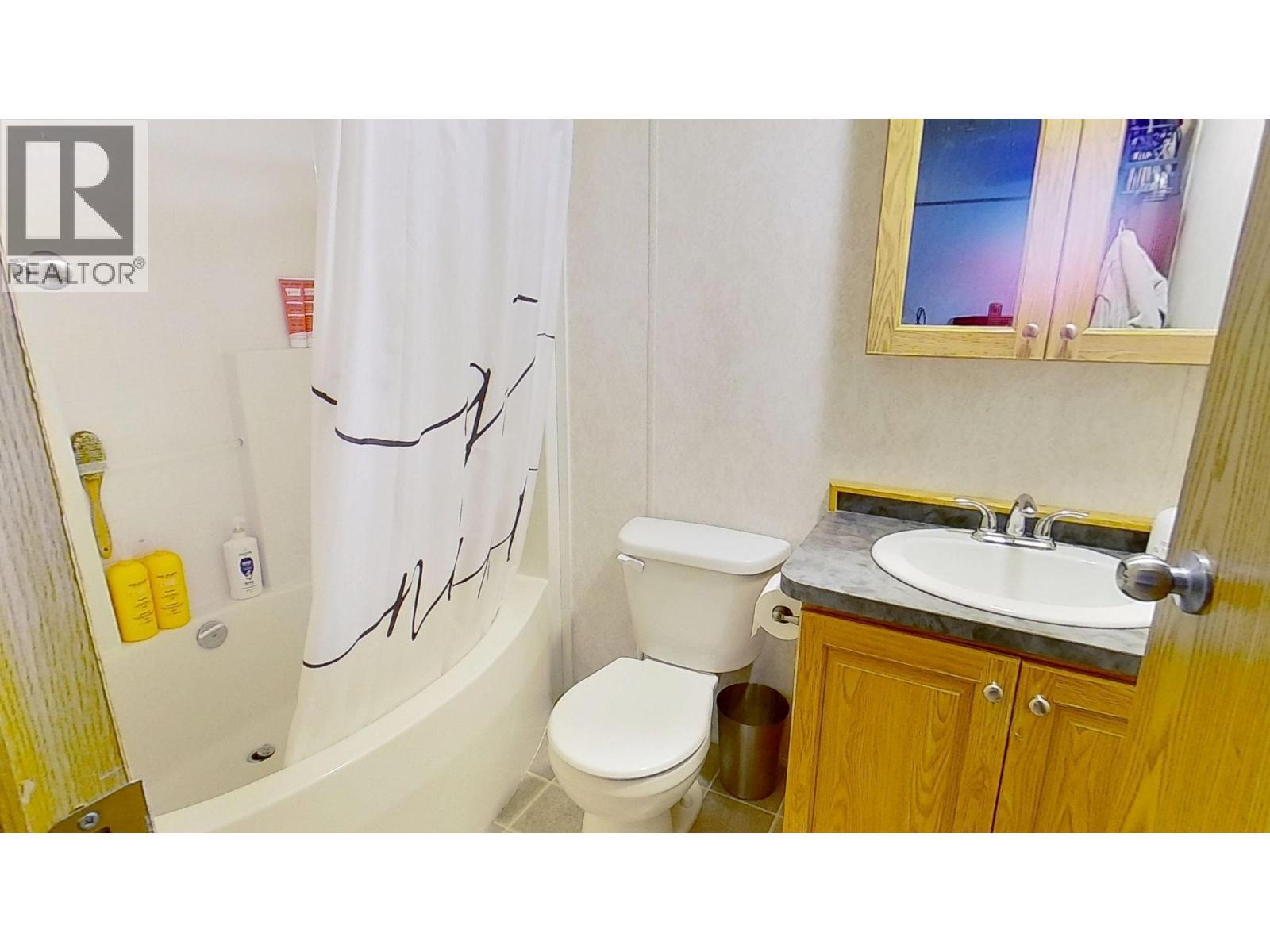 10074 99 Street, Taylor, BC - Indoor Photo Showing Bathroom