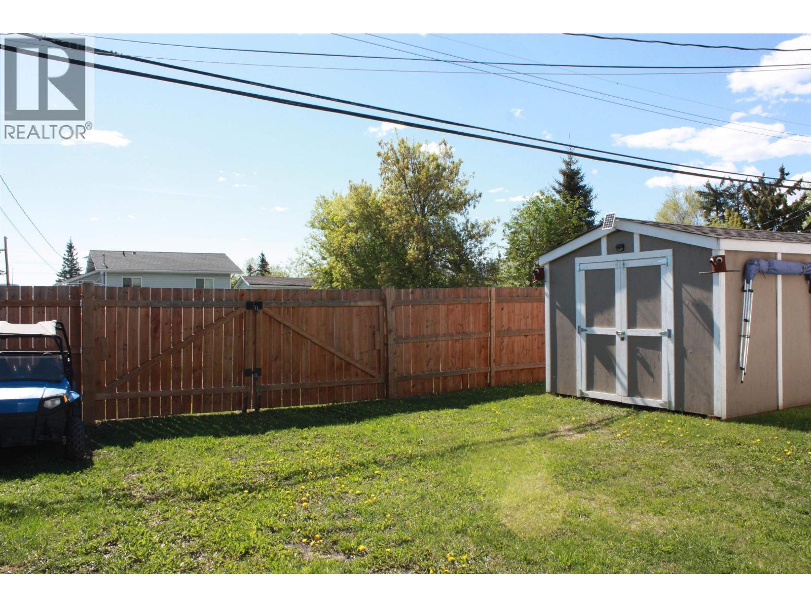 10074 99 Street, Taylor, BC - Outdoor