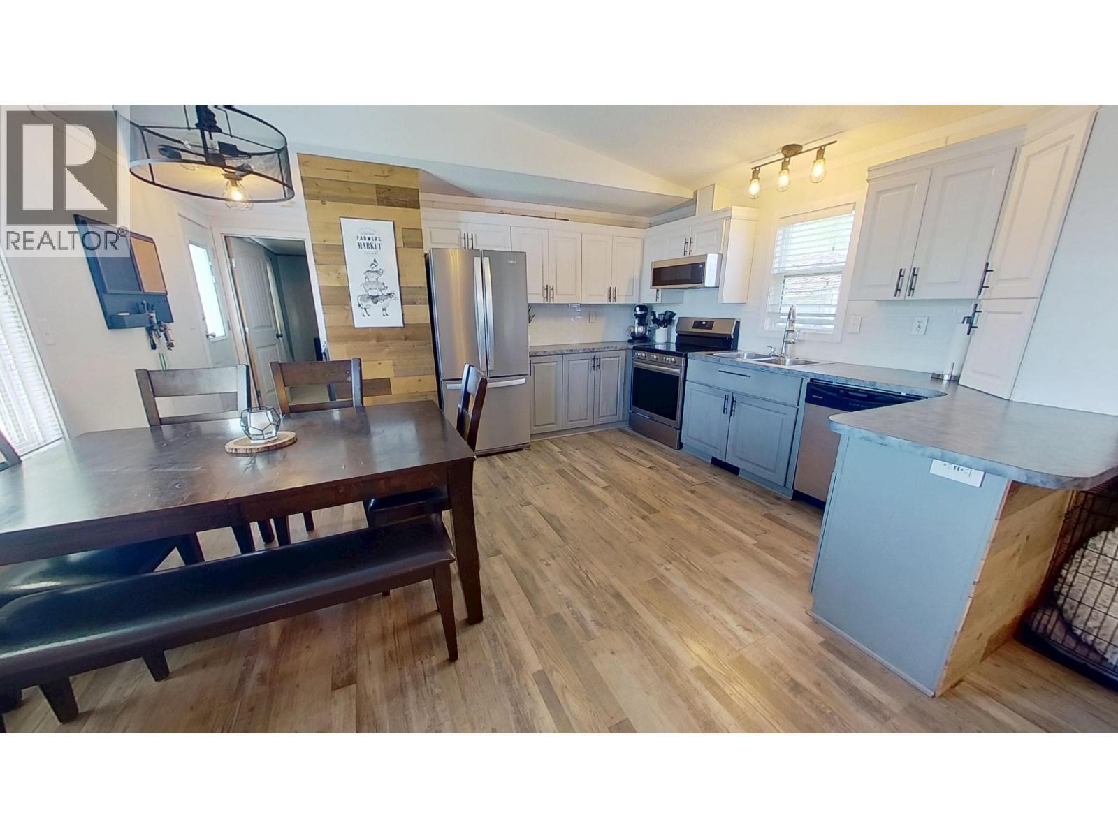 10074 99 Street, Taylor, BC - Indoor Photo Showing Kitchen With Double Sink