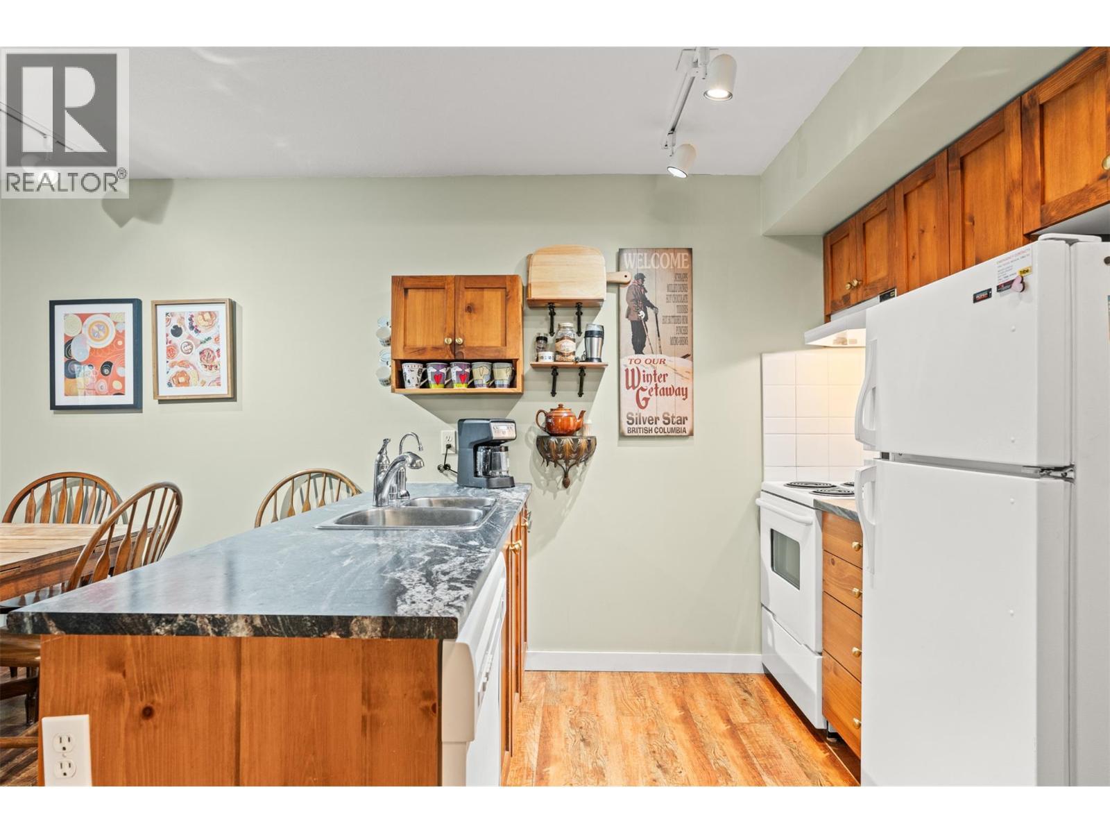 155 Silver Lode Lane Unit# 256, Vernon, BC - Indoor Photo Showing Kitchen With Double Sink