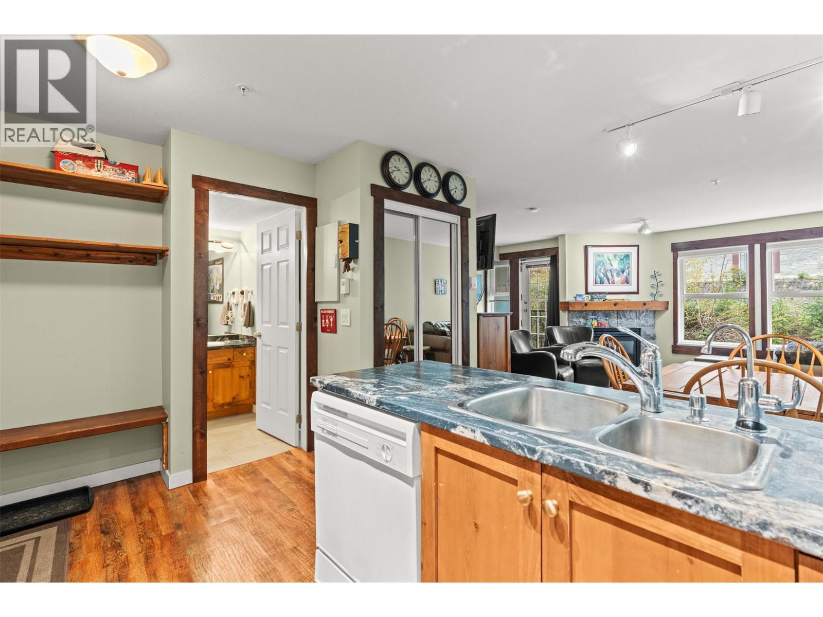 155 Silver Lode Lane Unit# 256, Vernon, BC - Indoor Photo Showing Kitchen With Double Sink