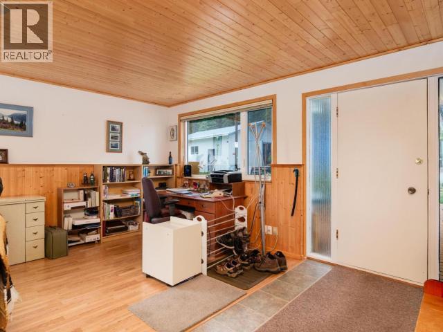 52 Lakeview Road, Whitehorse South, YT - Indoor Photo Showing Office