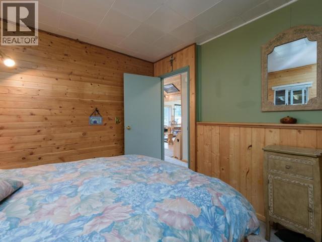 52 Lakeview Road, Whitehorse South, YT - Indoor Photo Showing Bedroom