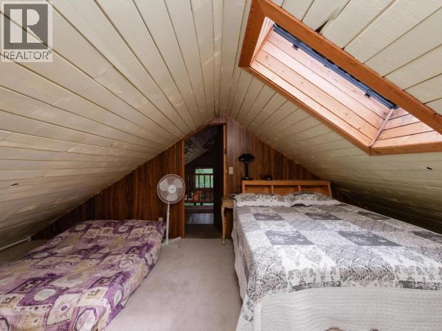 52 Lakeview Road, Whitehorse South, YT - Indoor Photo Showing Bedroom
