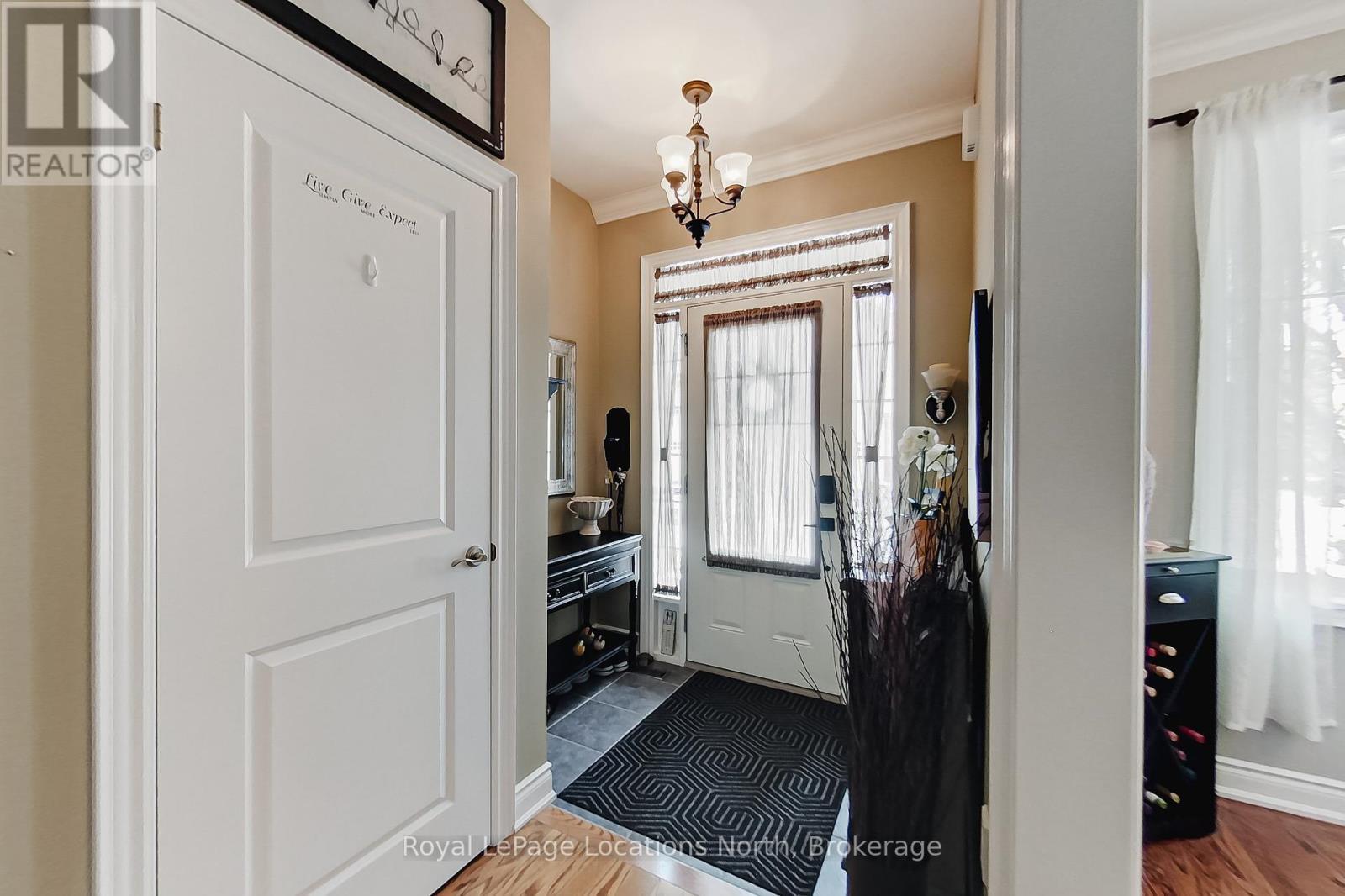 23 Covington Blue Crescent, Wasaga Beach, ON - Indoor Photo Showing Other Room