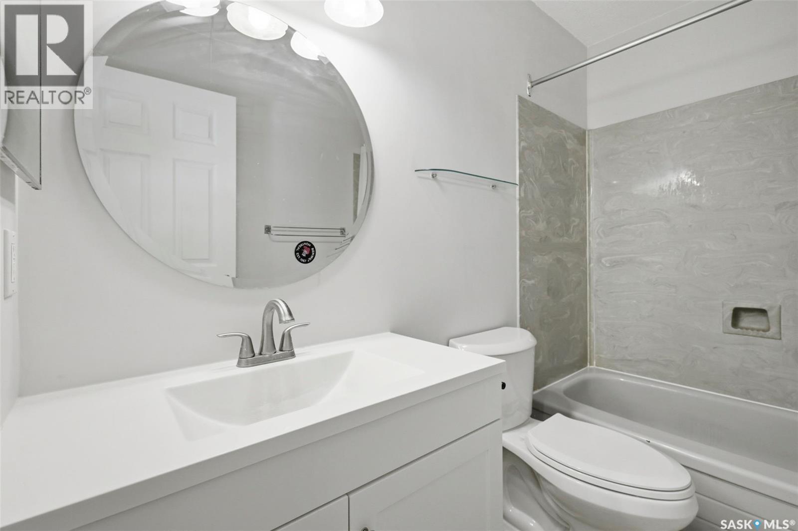230 Konihowski Road, Saskatoon, SK - Indoor Photo Showing Bathroom
