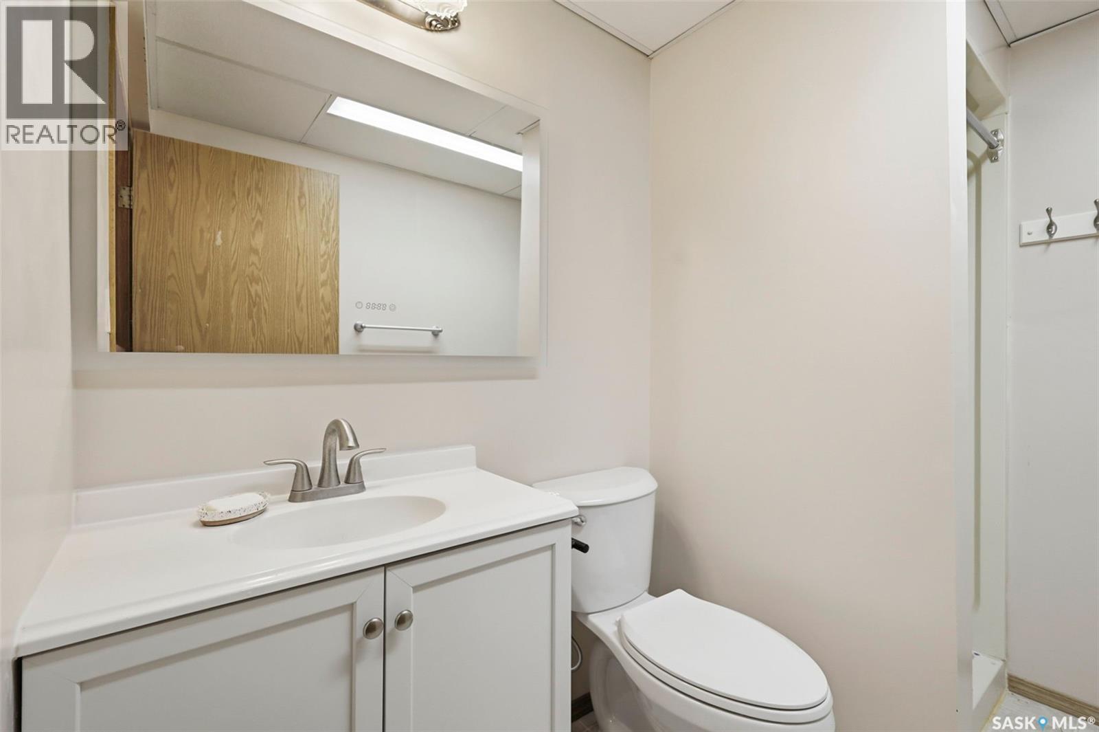 230 Konihowski Road, Saskatoon, SK - Indoor Photo Showing Bathroom
