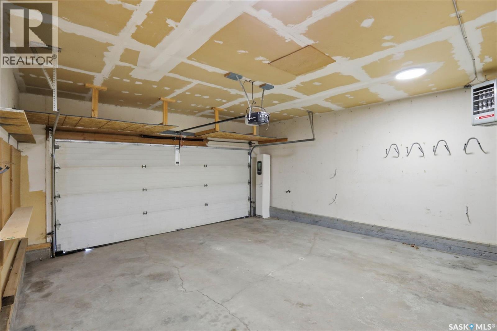 230 Konihowski Road, Saskatoon, SK - Indoor Photo Showing Garage