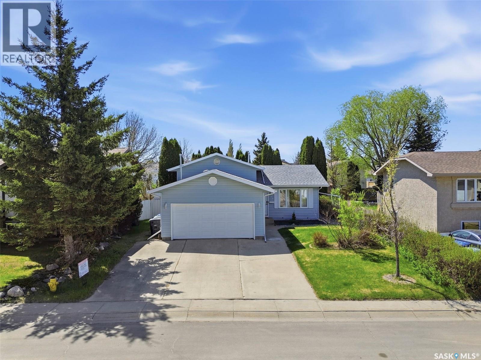 230 Konihowski Road, Saskatoon, SK - Outdoor With Facade
