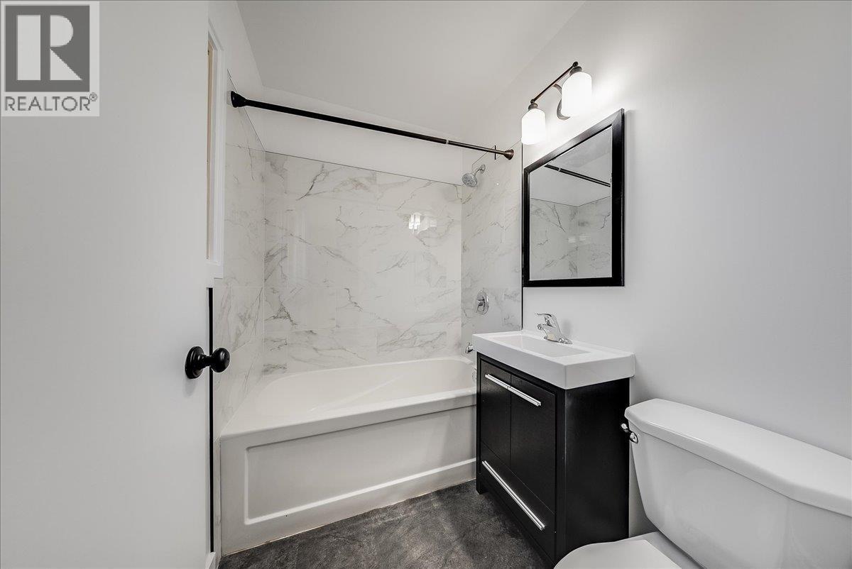 1480 Third Avenue, Trail, BC - Indoor Photo Showing Bathroom